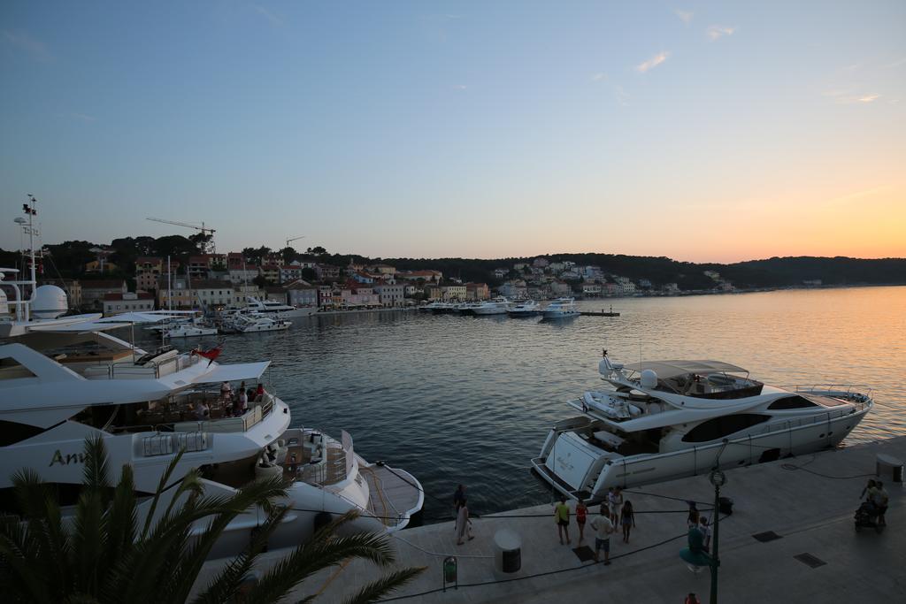 Apartments And Rooms Jospino Mali Lošinj Quarto foto